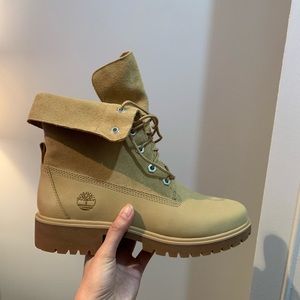 Brand new never worn fold timbs!